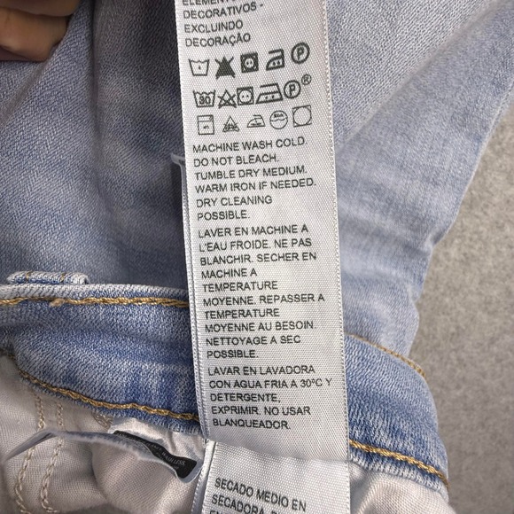 Levis Mid Length Shorts Women 29 Light Wash Excellent Cuffed Denim Jean 4 Inseam - Picture 5 of 10